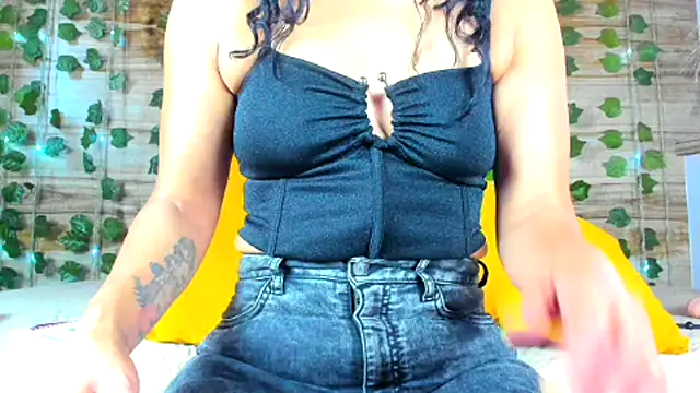 Snapshot of alyssia_ocean chatting on February 2025 12:22:02 PM alyssia ocean online show from February 2025 12:22:02 PM