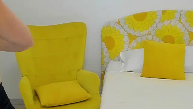 Snapshot of milf_penelope chatting on November 2025 09:52:01 PM milf penelope online show from November 2025 09:52:01 PM