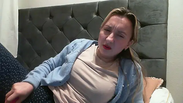 SusanCurt online show from December 2025 07:53:02 PM