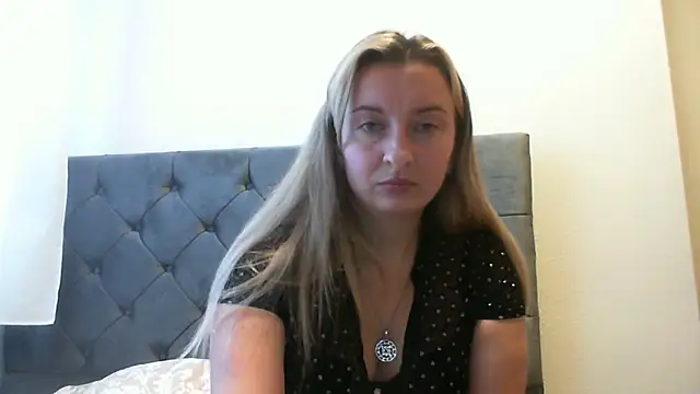 SusanCurt online show from December 2025 12:11:02 PM