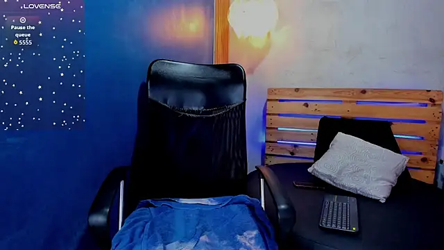 niky doll  online show from November 2025 01:32:01 PM