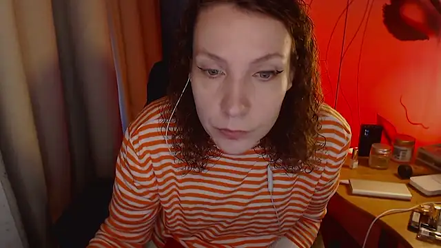 Snapshot of JohansonKatie chatting on January 2025 06:47:01 AM JohansonKatie online show from January 2025 06:47:01 AM