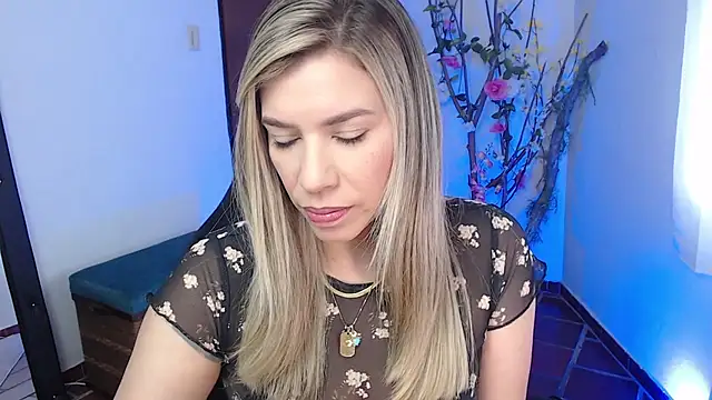 ms sofia x online show from October 2025 03:13:02 PM