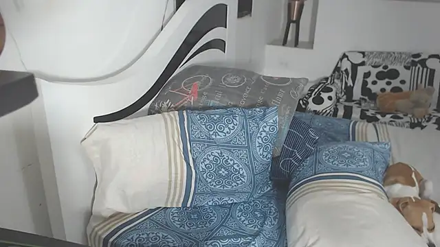 Snapshot of yina-rosse chatting on December 2024 10:52:02 PM yina-rosse online show from December 2024 10:52:02 PM