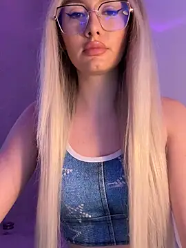 Snapshot of mollyxxx chatting on December 2024 01:32:02 AM mollyxxx online show from December 2024 01:32:02 AM