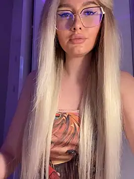 Snapshot of mollyxxx chatting on December 2024 06:35:01 AM mollyxxx online show from December 2024 06:35:01 AM