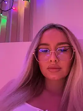 Snapshot of mollyxxx chatting on December 2024 07:15:01 AM mollyxxx online show from December 2024 07:15:01 AM