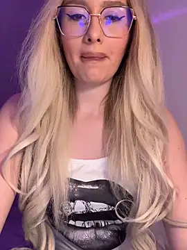 Snapshot of mollyxxx chatting on January 2025 11:40:01 PM mollyxxx online show from January 2025 11:40:01 PM