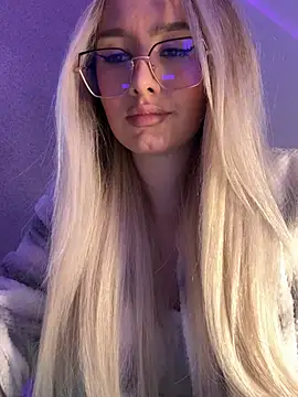 Snapshot of mollyxxx chatting on January 2025 03:32:02 AM mollyxxx online show from January 2025 03:32:02 AM