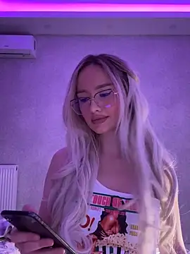 Snapshot of mollyxxx chatting on January 2025 01:23:02 AM mollyxxx online show from January 2025 01:23:02 AM