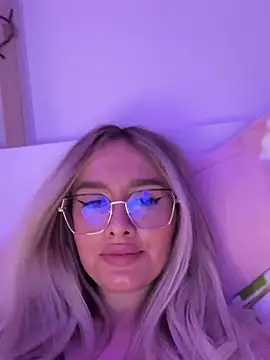 Snapshot of mollyxxx chatting on January 2025 03:50:01 PM mollyxxx online show from January 2025 03:50:01 PM