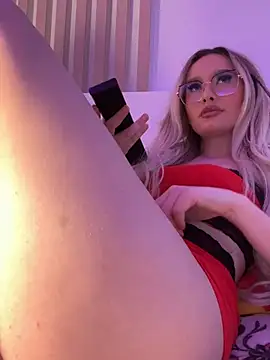 Snapshot of mollyxxx chatting on February 2025 07:35:01 AM mollyxxx online show from February 2025 07:35:01 AM