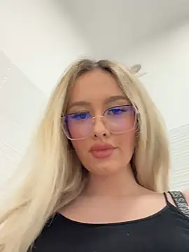 Snapshot of mollyxxx chatting on February 2025 11:33:01 AM mollyxxx online show from February 2025 11:33:01 AM