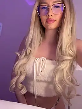 Snapshot of mollyxxx chatting on March 2025 02:17:01 AM mollyxxx online show from March 2025 02:17:01 AM