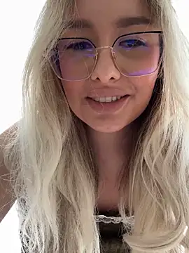 Snapshot of mollyxxx chatting on March 2025 07:42:02 AM mollyxxx online show from March 2025 07:42:02 AM