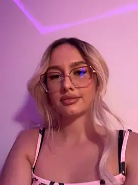 Snapshot of mollyxxx chatting on September 2025 10:13:01 PM mollyxxx online show from September 2025 10:13:01 PM