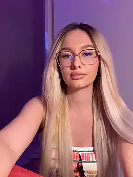 Snapshot of mollyxxx chatting on October 2025 01:25:01 AM mollyxxx online show from October 2025 01:25:01 AM