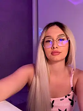 Snapshot of mollyxxx chatting on October 2025 03:17:02 AM mollyxxx online show from October 2025 03:17:02 AM