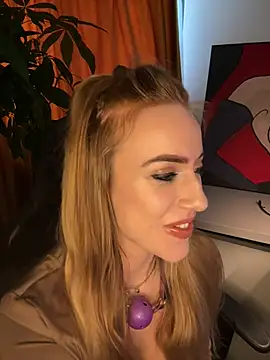 Snapshot of RockQueen_A chatting on March 2025 08:29:01 AM RockQueen A online show from March 2025 08:29:01 AM