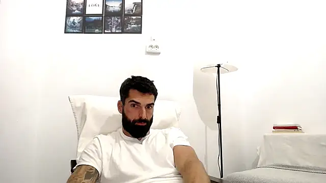 Verycutex online show from October 2025 05:35:02 PM