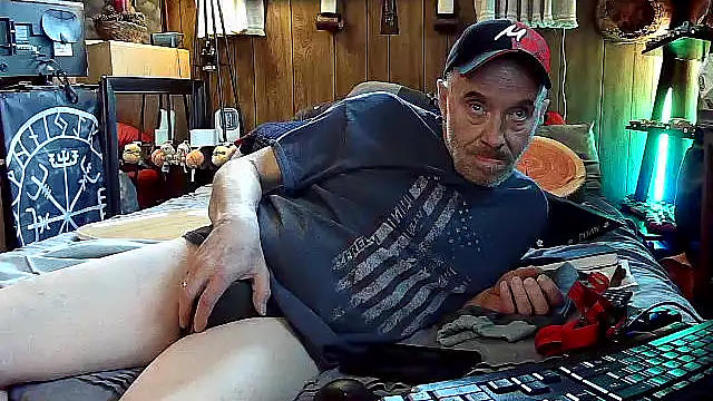 Makowboy online show from April 2026 07:05:02 PM