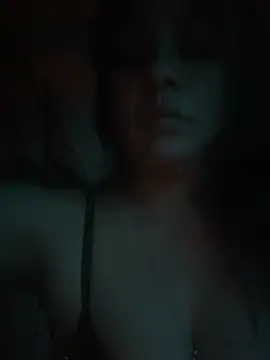 Snapshot of Aw_ThROAt9 chatting on April 2026 07:02:01 AM Aw ThROAt9 online show from April 2026 07:02:01 AM