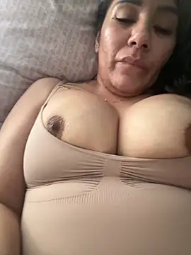 Snapshot of Aw_ThROAt9 chatting on April 2026 03:39:02 PM Aw ThROAt9 online show from April 2026 03:39:02 PM