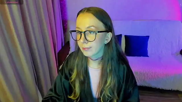 CurlySteph online show from September 2025 03:24:02 PM