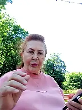 Snapshot of Hottie-Mom chatting on June 2026 10:52:01 AM Hottie-Mom online show from June 2026 10:52:01 AM