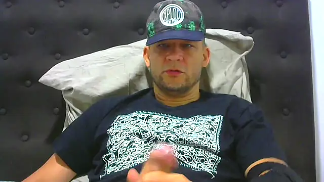 altenori112 online show from February 2026 01:21:02 PM