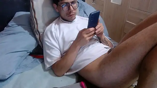 Snapshot of dannnyhot24 chatting on January 2025 08:11:01 AM dannnyhot24 online show from January 2025 08:11:01 AM