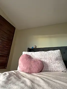 Snapshot of Cum2Charm chatting on February 2025 03:08:02 PM Cum2Charm online show from February 2025 03:08:02 PM