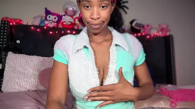 Snapshot of Cum2Charm chatting on October 2025 05:22:02 AM Cum2Charm online show from October 2025 05:22:02 AM