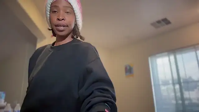 Snapshot of Cum2Charm chatting on November 2025 07:13:01 PM Cum2Charm online show from November 2025 07:13:01 PM