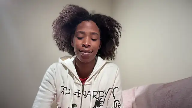 Snapshot of Cum2Charm chatting on November 2025 08:47:01 AM Cum2Charm online show from November 2025 08:47:01 AM