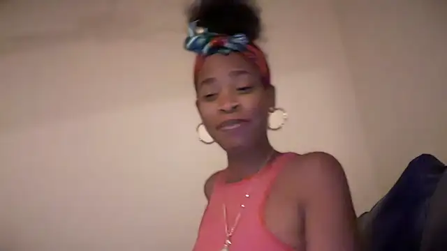 Snapshot of Cum2Charm chatting on May 2026 04:41:01 AM Cum2Charm online show from May 2026 04:41:01 AM