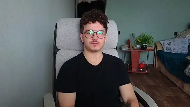 Remy Miles online show from November 2025 08:04:02 AM