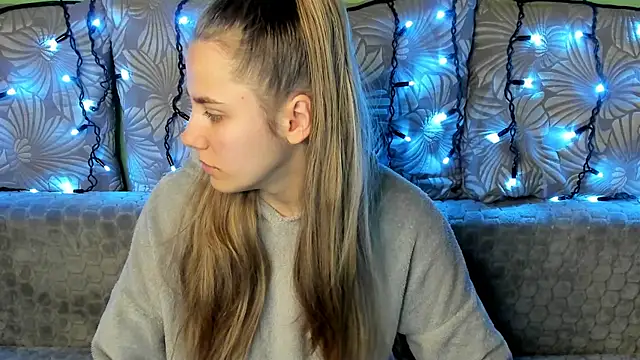 MaggieCake online show from December 2024 02:53:01 AM