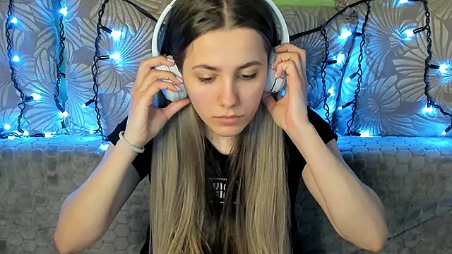 MaggieCake online show from February 2025 08:27:02 AM