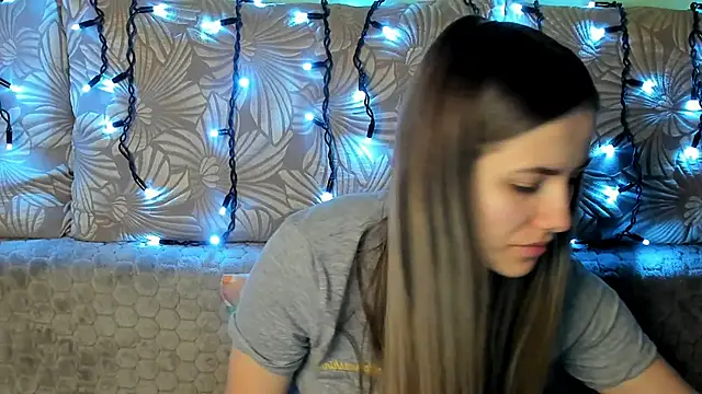 MaggieCake online show from March 2025 05:44:01 AM