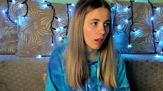 MaggieCake online show from October 2025 03:10:01 AM