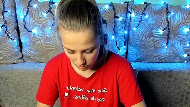 MaggieCake online show from December 2025 03:25:02 AM