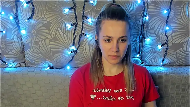 MaggieCake online show from April 2026 12:33:01 AM