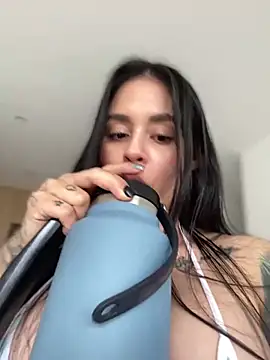 LaraHenao online show from January 2025 12:59:01 PM