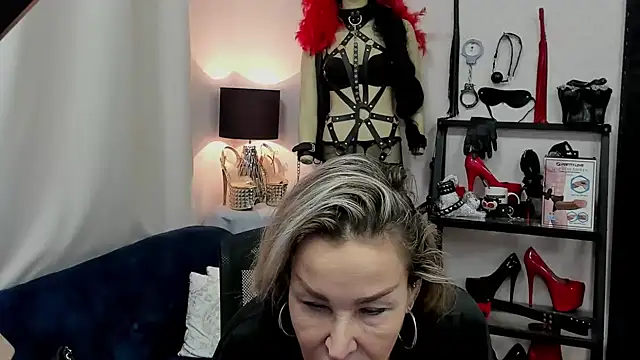 crystaLUX online show from January 2025 07:38:02 AM