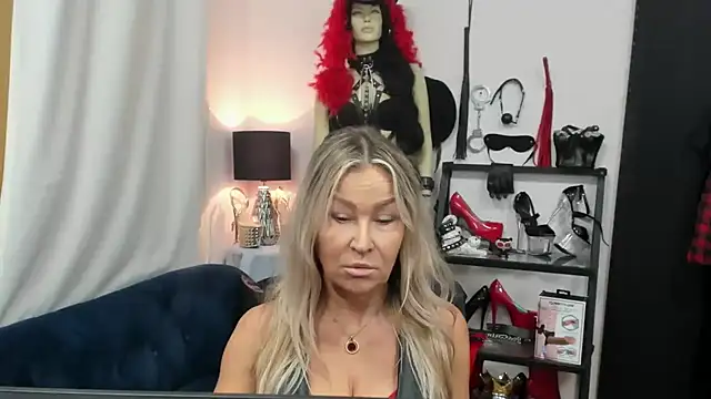 crystaLUX online show from October 2025 04:41:02 AM