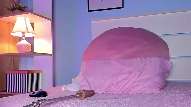 Snapshot of alicialittle chatting on February 2025 07:52:02 PM alicialittle online show from February 2025 07:52:02 PM