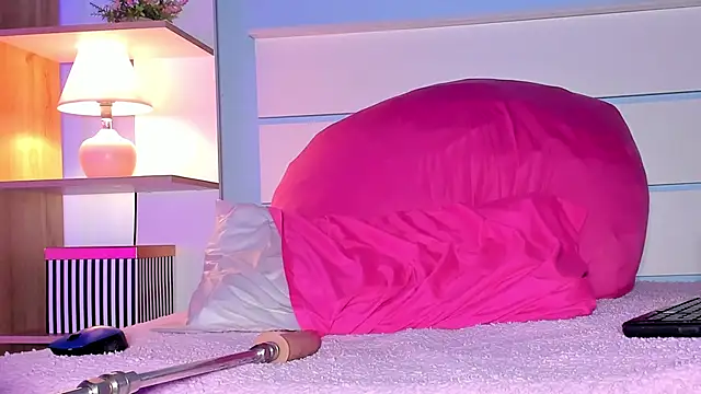 Snapshot of alicialittle chatting on March 2025 08:23:02 PM alicialittle online show from March 2025 08:23:02 PM