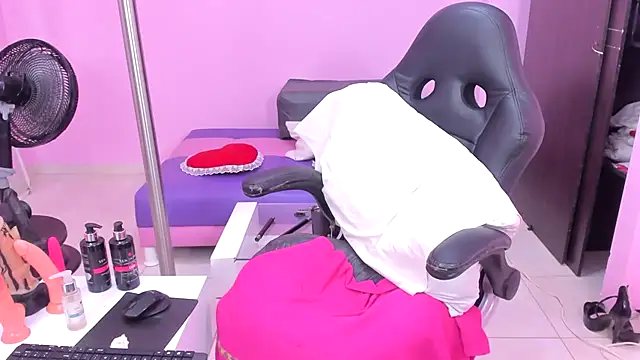 MATURE WHOR33 online show from February 2025 03:01:02 PM