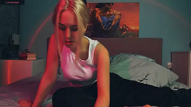 Snapshot of Linda_Roxy chatting on December 2024 07:17:01 PM Linda Roxy online show from December 2024 07:17:01 PM